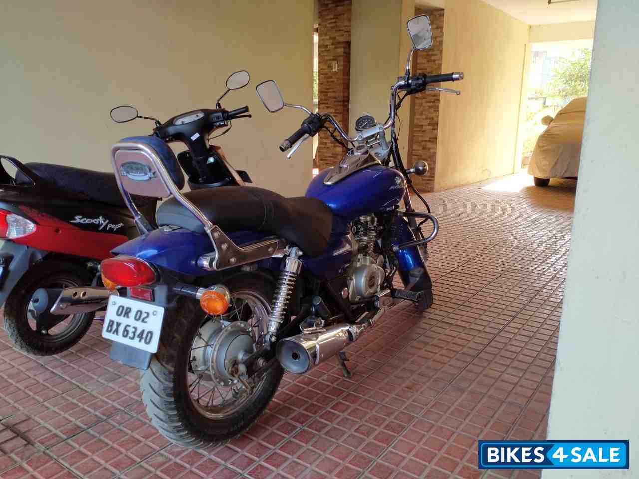Plasma Blue Bajaj Avenger 220 DTS-i