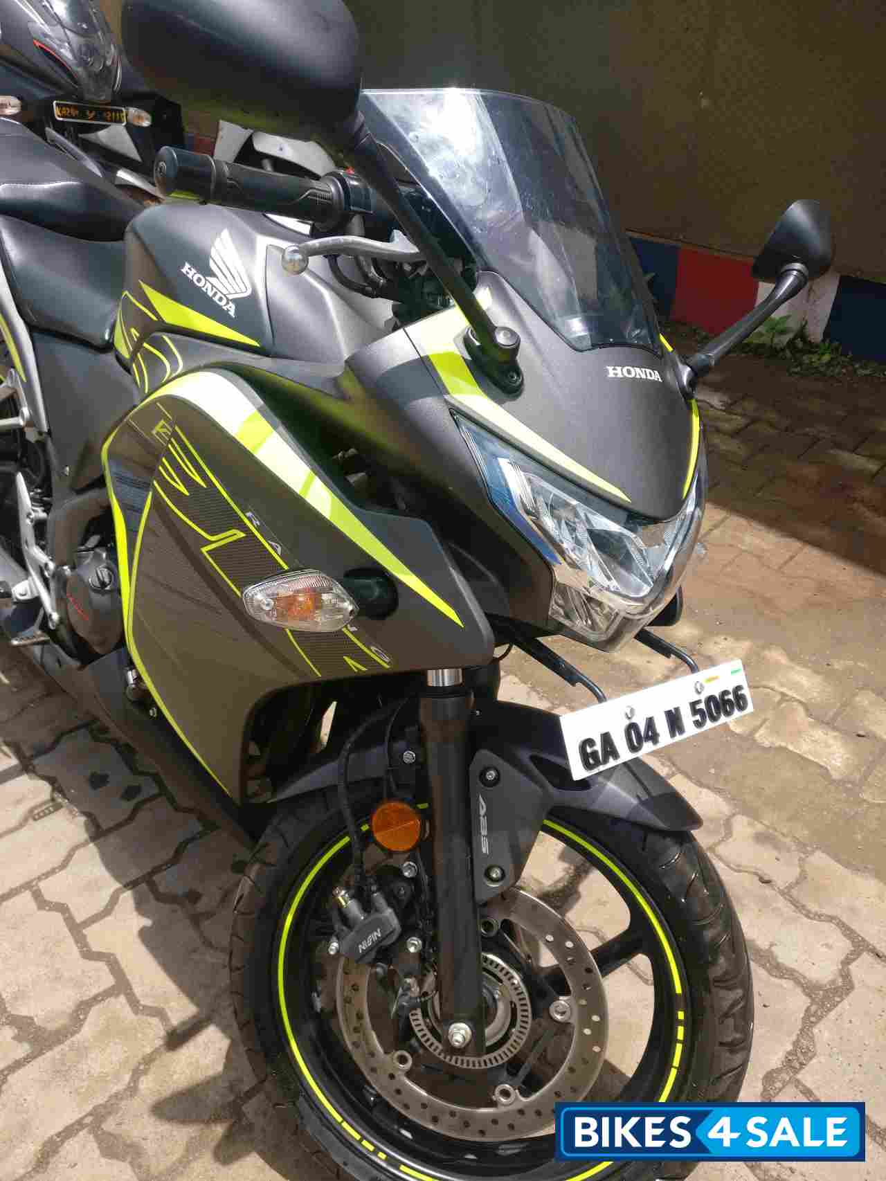 Green Stripping Honda CBR 250R ABS