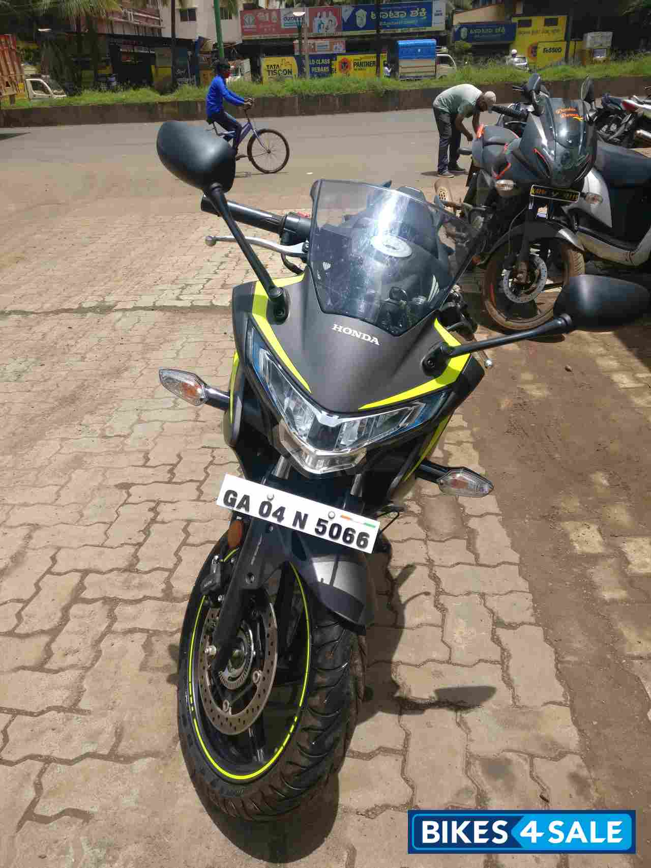 Green Stripping Honda CBR 250R ABS