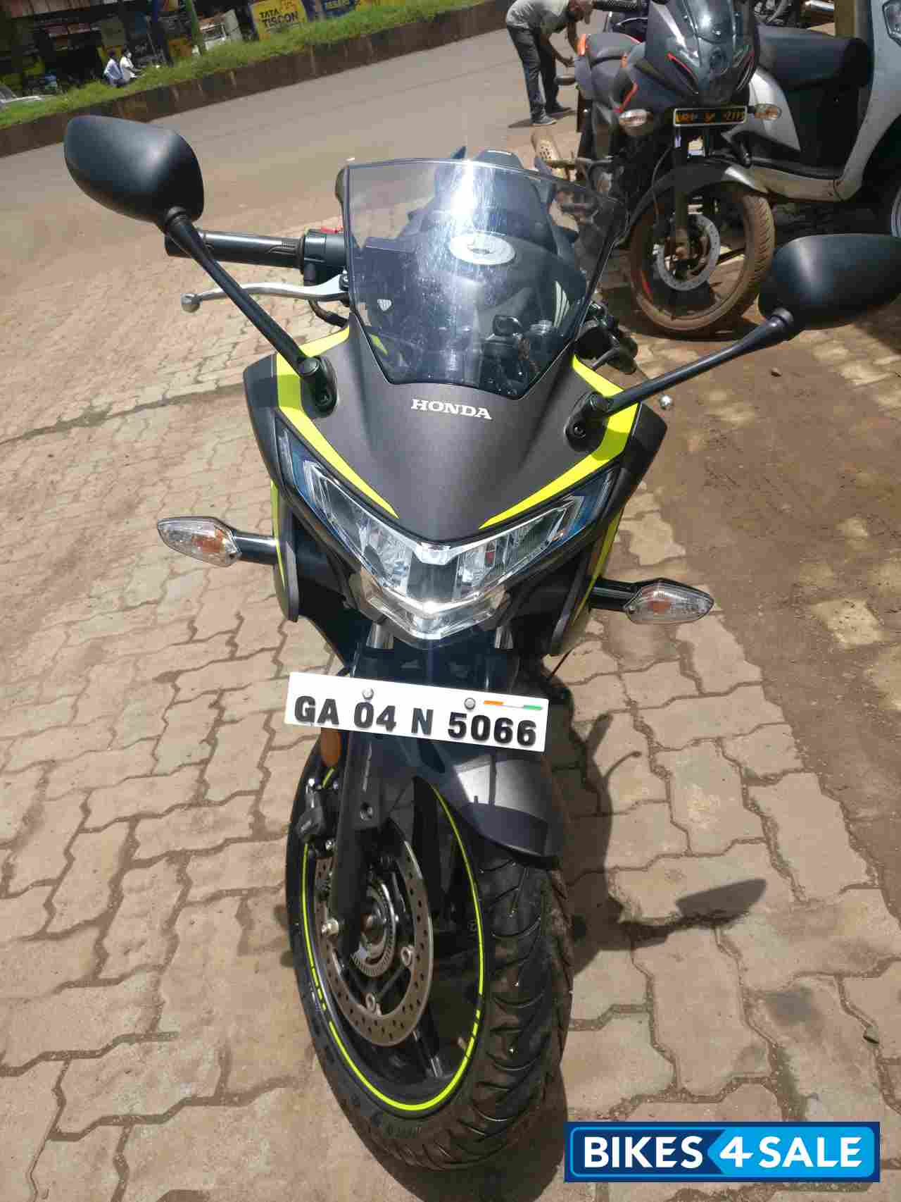 Green Stripping Honda CBR 250R ABS