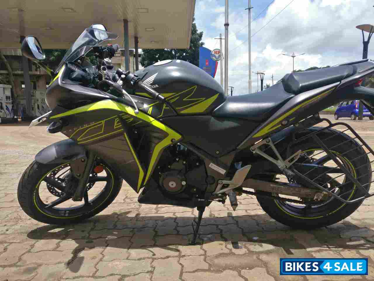 Green Stripping Honda CBR 250R ABS