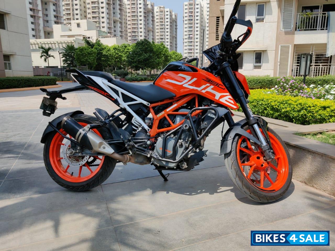 Orange KTM Duke 390