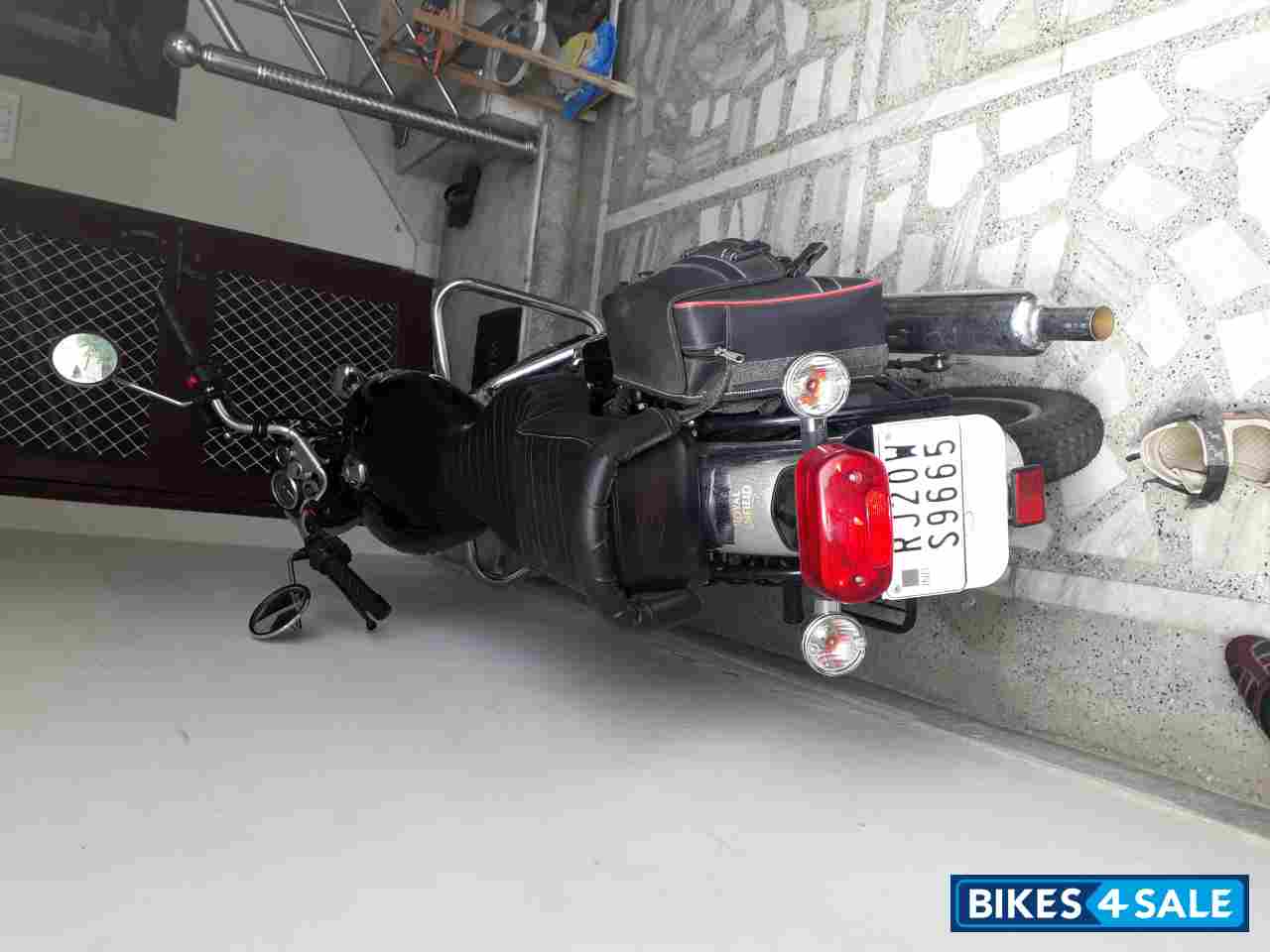 Black Royal Enfield Bullet 350 ES