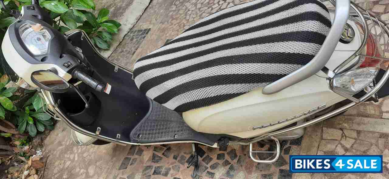 White Suzuki Access 125