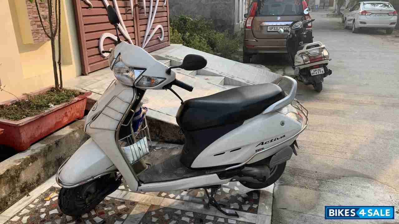 White Honda Activa