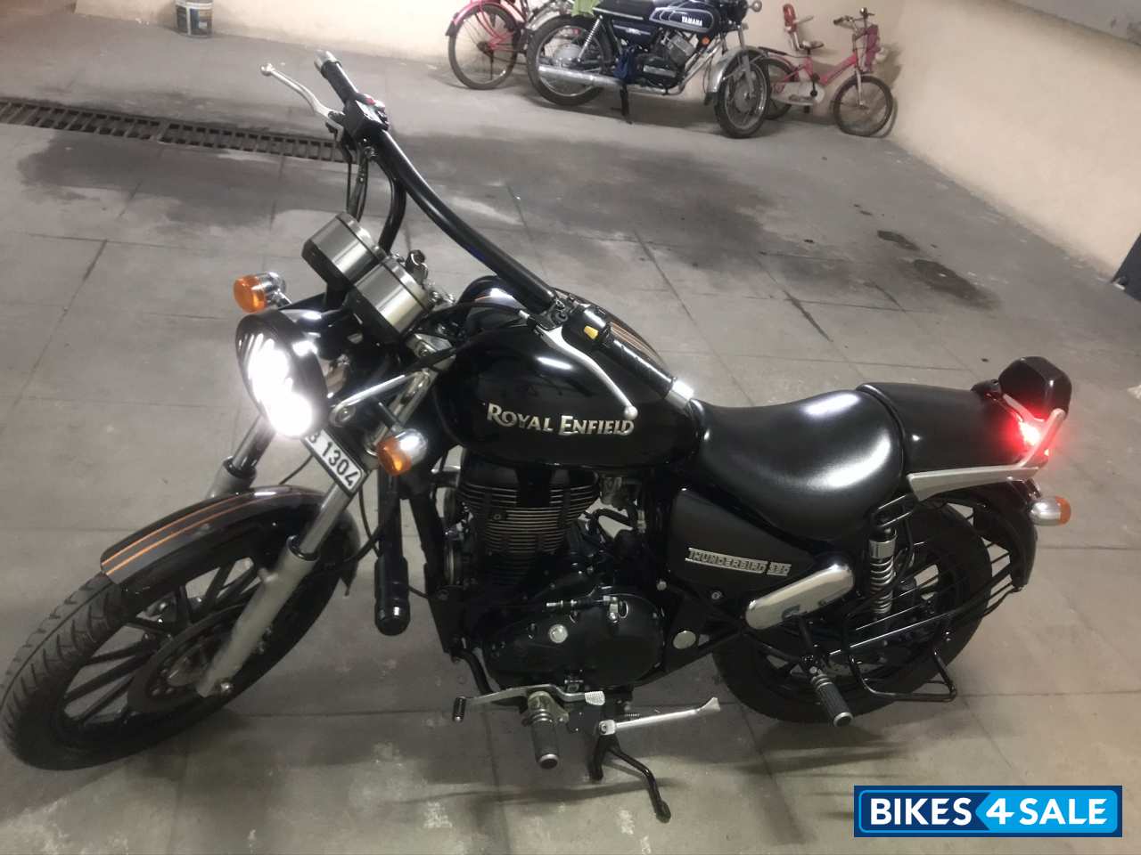 Black Royal Enfield Thunderbird 350 Black Royal Enfield Thunderbird 350