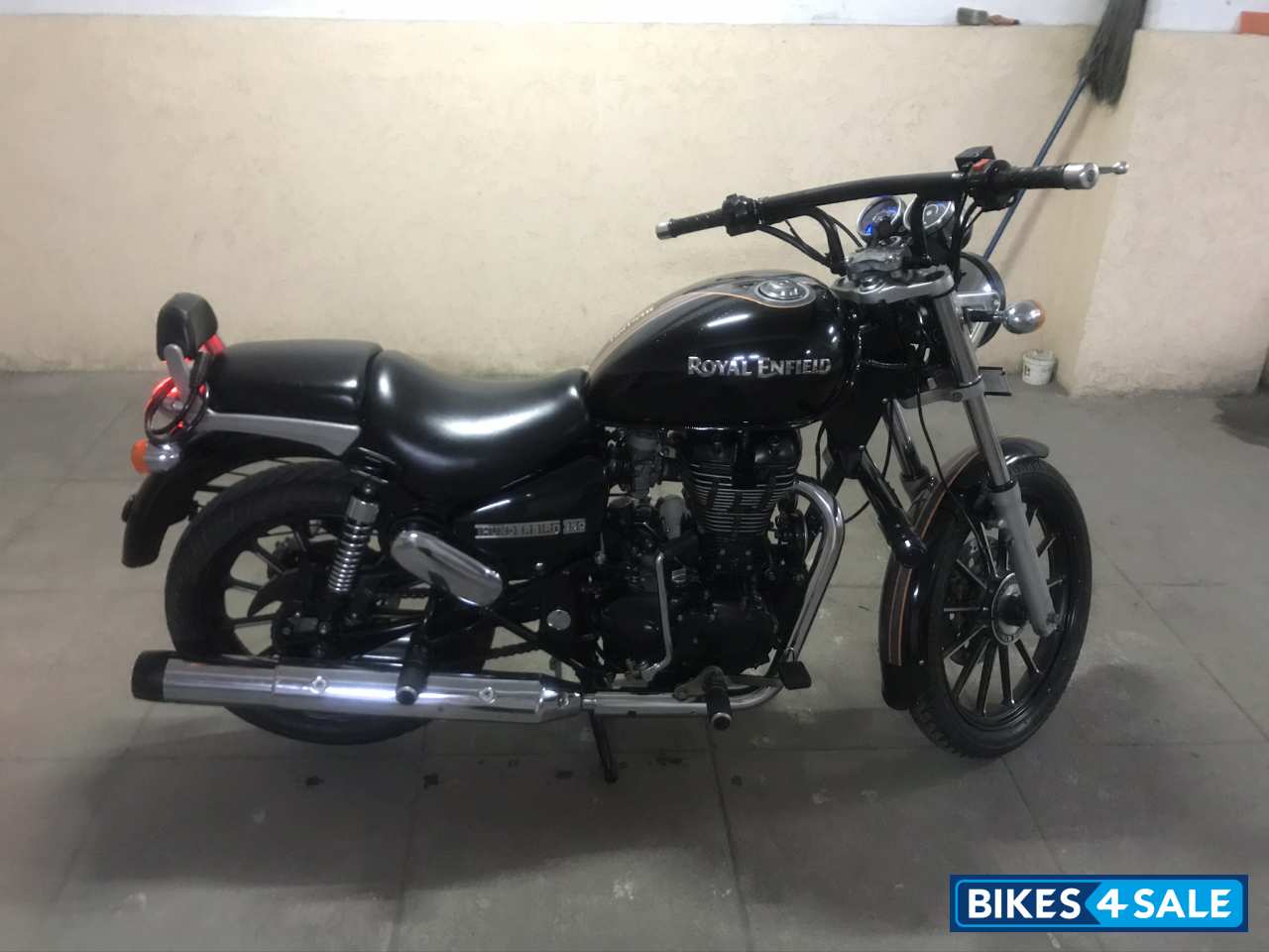 Black Royal Enfield Thunderbird 350 Black Royal Enfield Thunderbird 350