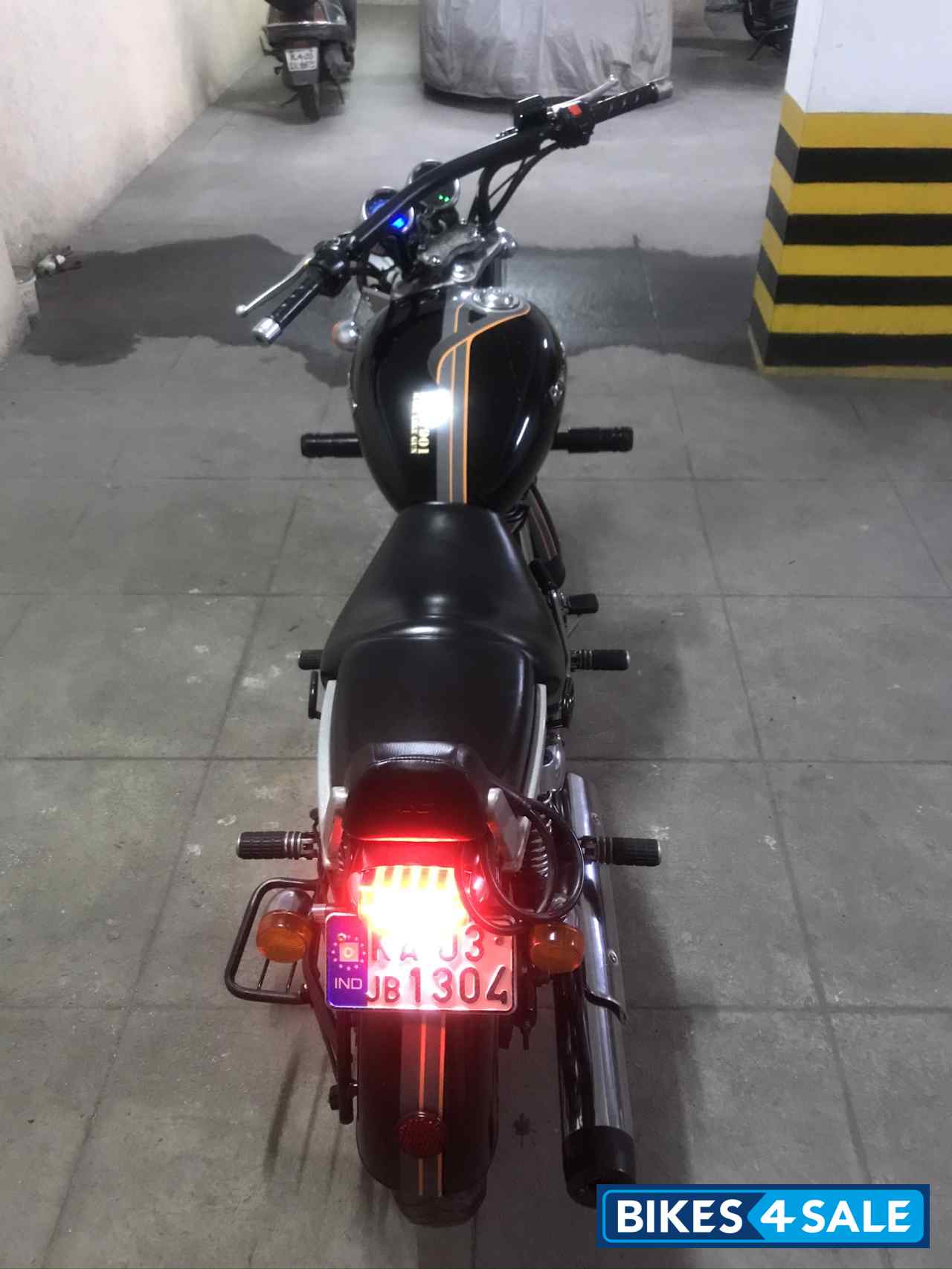 Black Royal Enfield Thunderbird 350 Black Royal Enfield Thunderbird 350