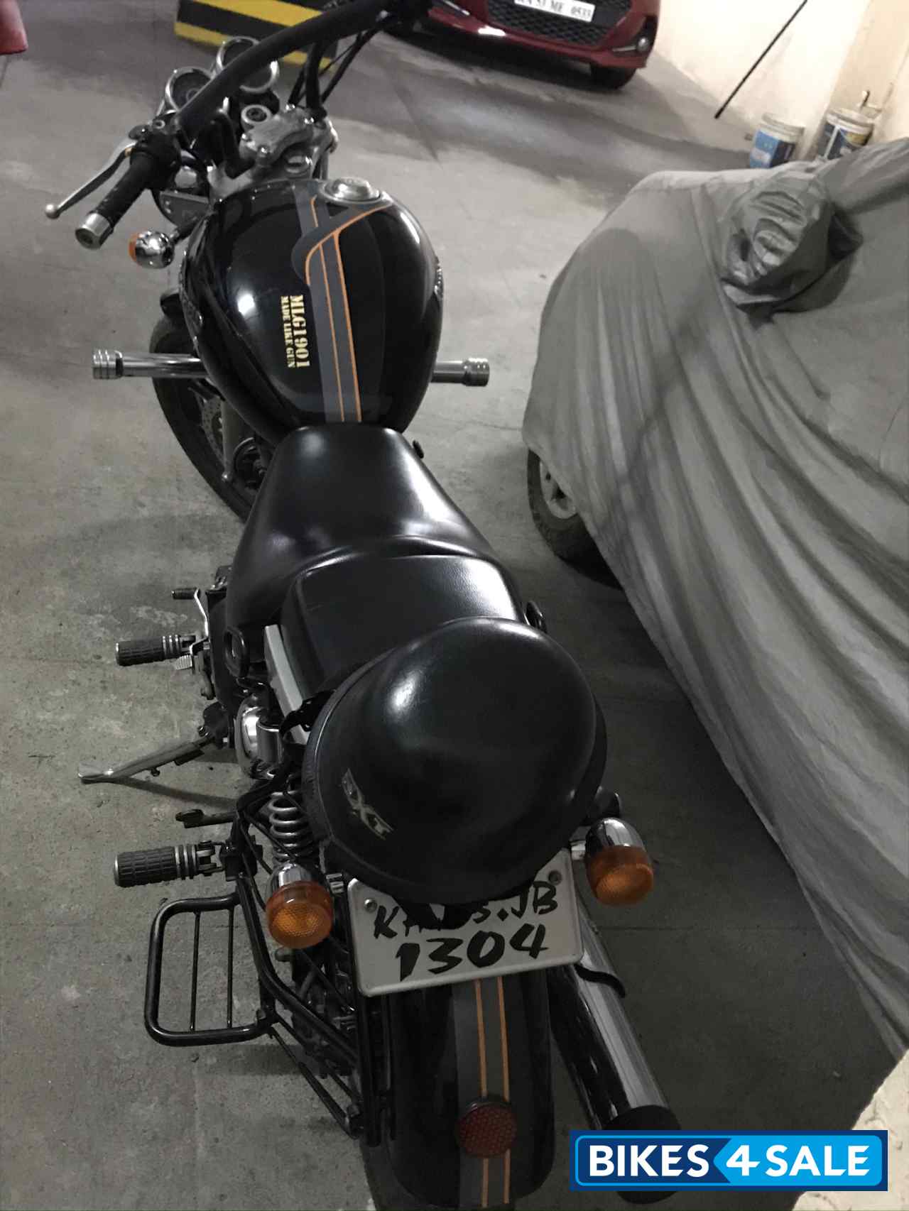 Black Royal Enfield Thunderbird 350 Black Royal Enfield Thunderbird 350