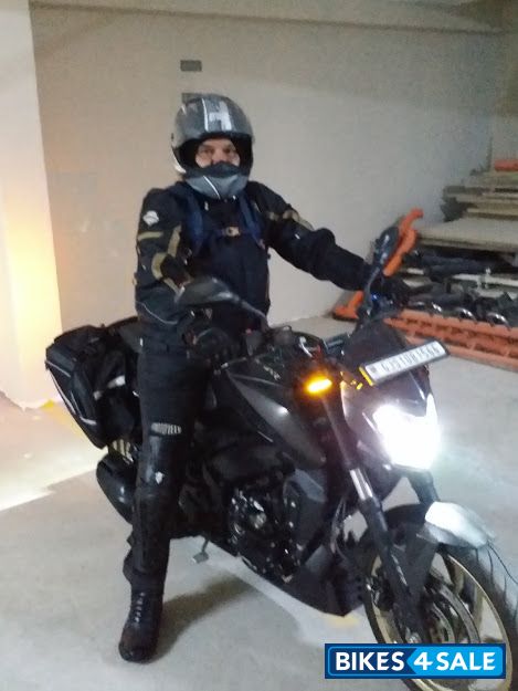 Matt Black Bajaj Dominar 400 Disc