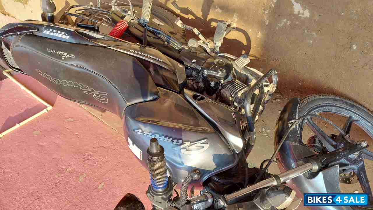 Grey Hero Glamour 125