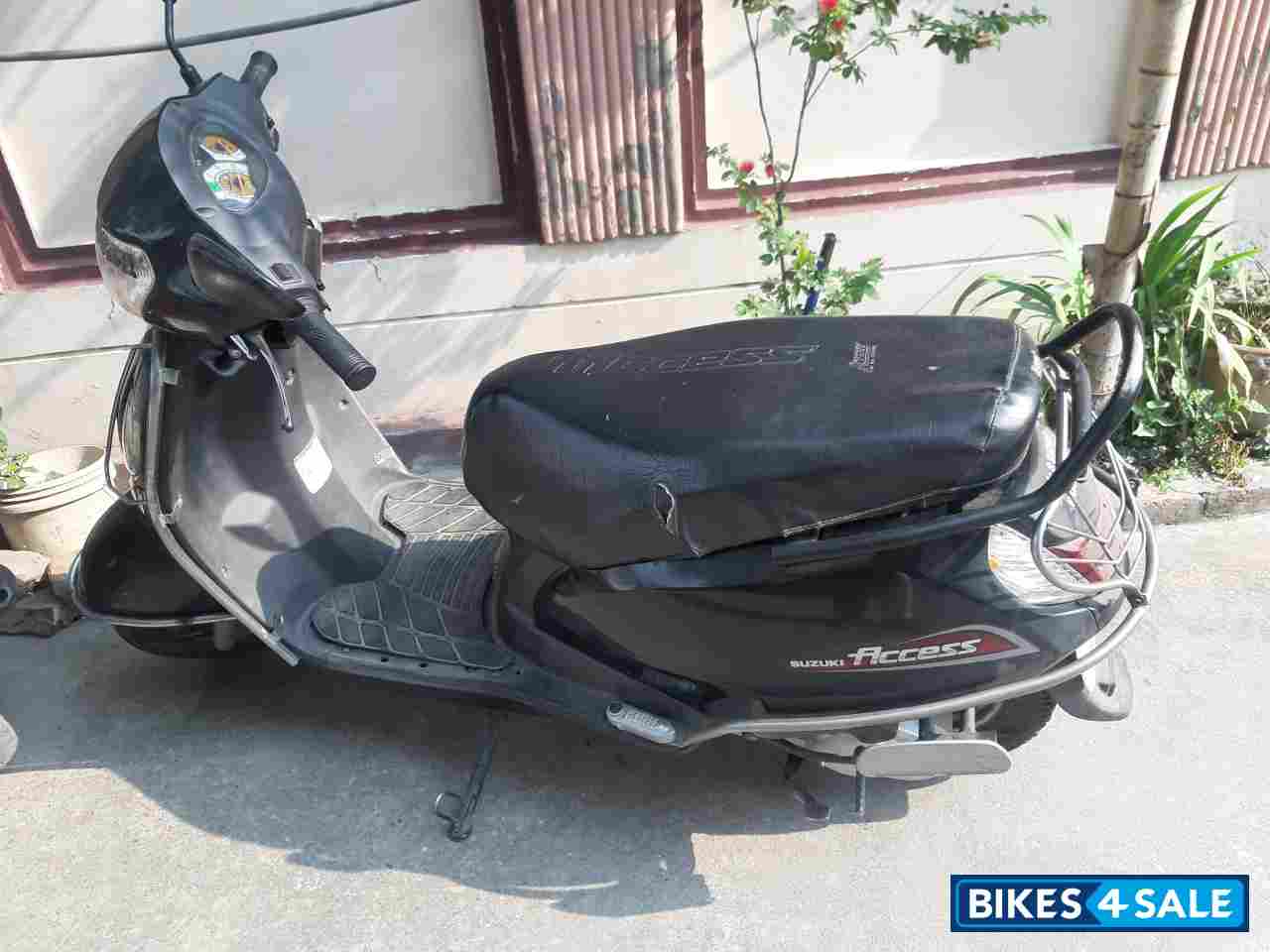 Black Suzuki Access 125