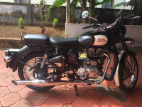 Black Royal Enfield Classic 500