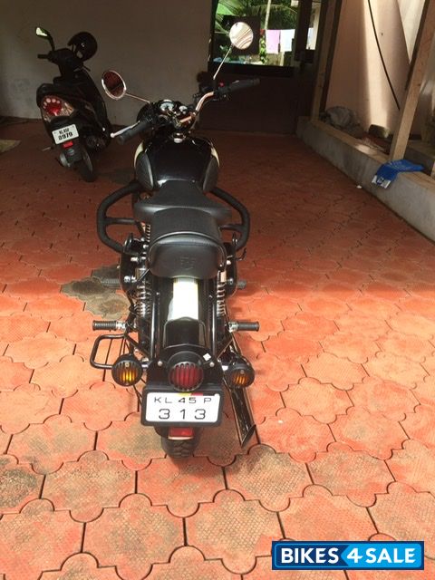 Black Royal Enfield Classic 500