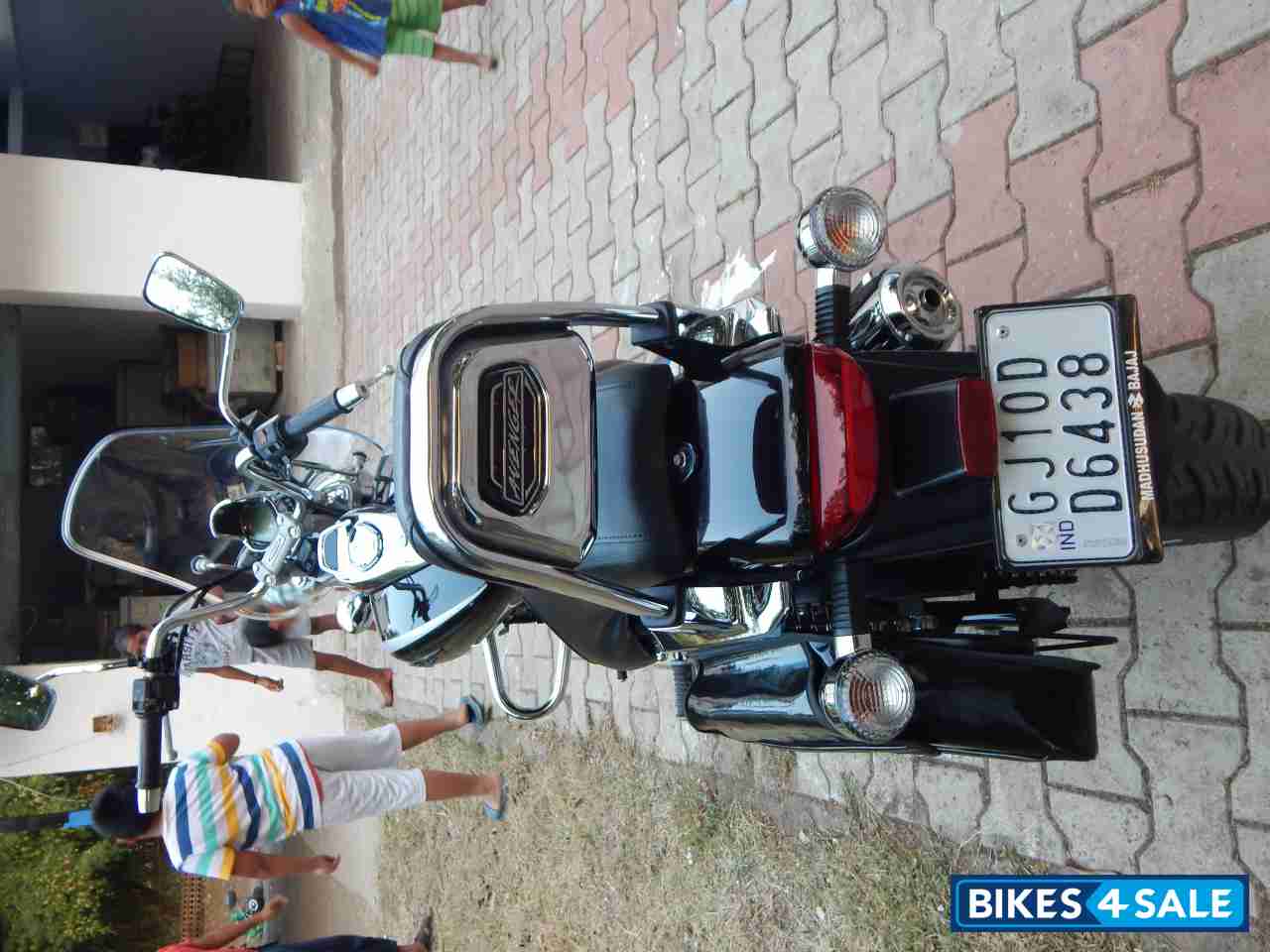 Auburn Black Bajaj Avenger Cruise 220