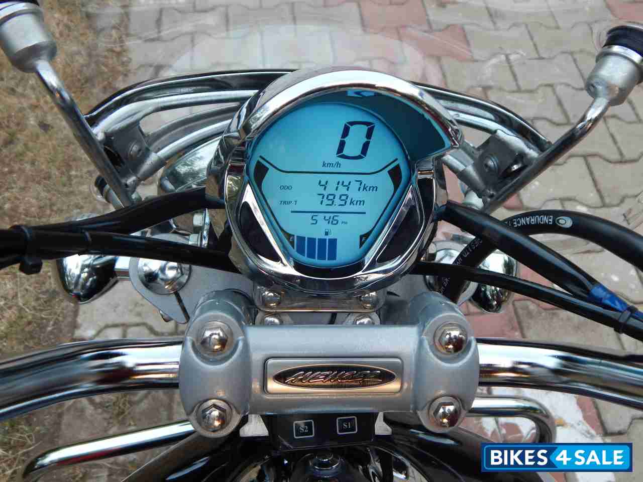 Auburn Black Bajaj Avenger Cruise 220