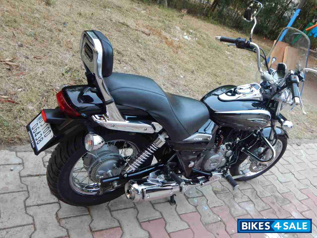 Auburn Black Bajaj Avenger Cruise 220