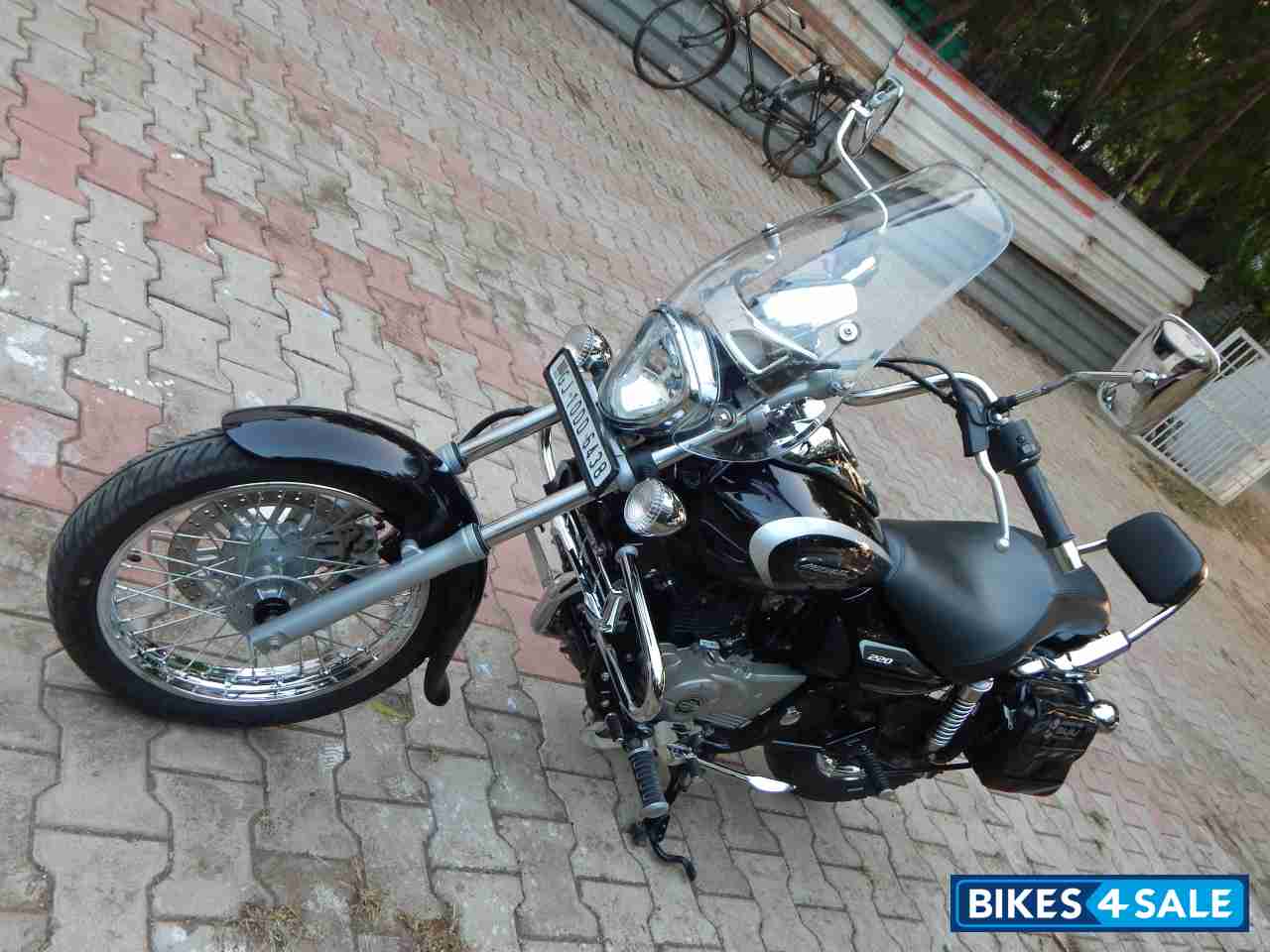 Auburn Black Bajaj Avenger Cruise 220