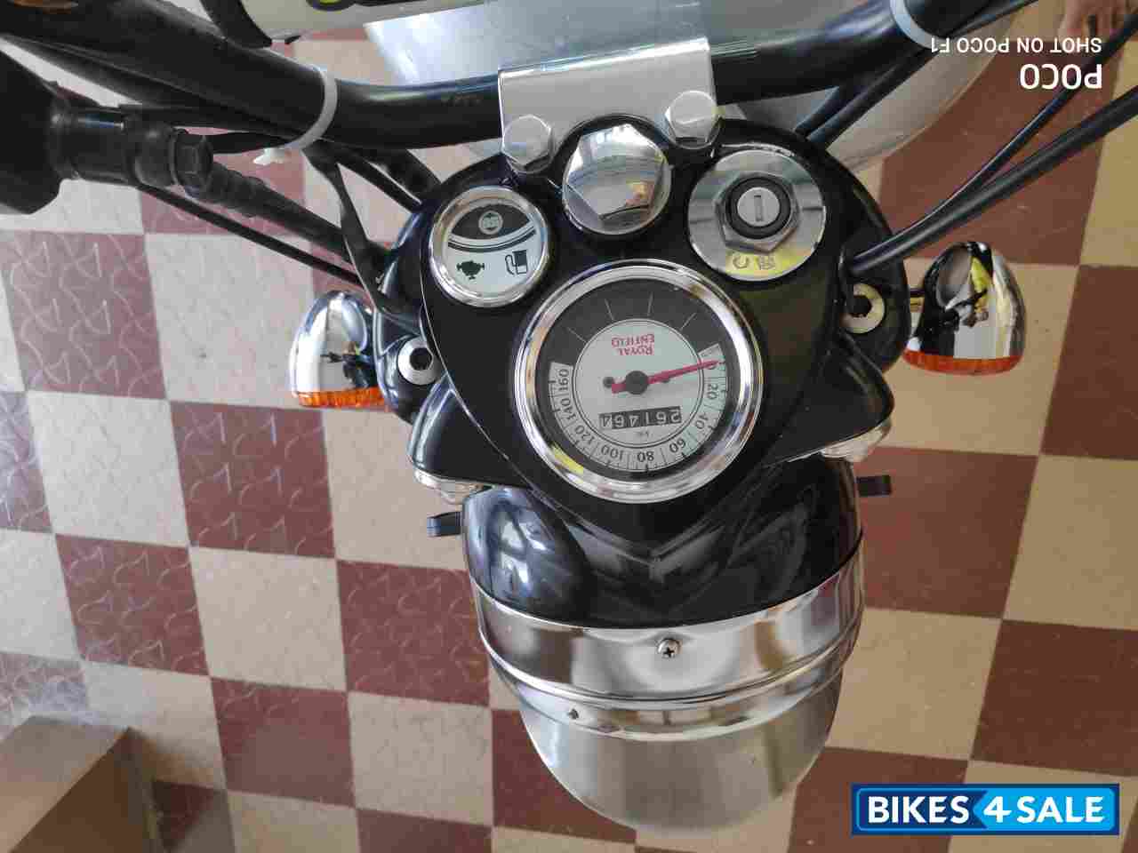 Silver Royal Enfield Classic 500 Silver Royal Enfield Classic 500