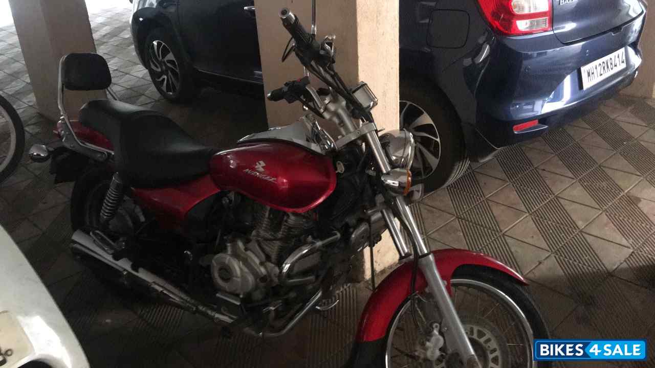 Bajaj Avenger 220 DTS-i