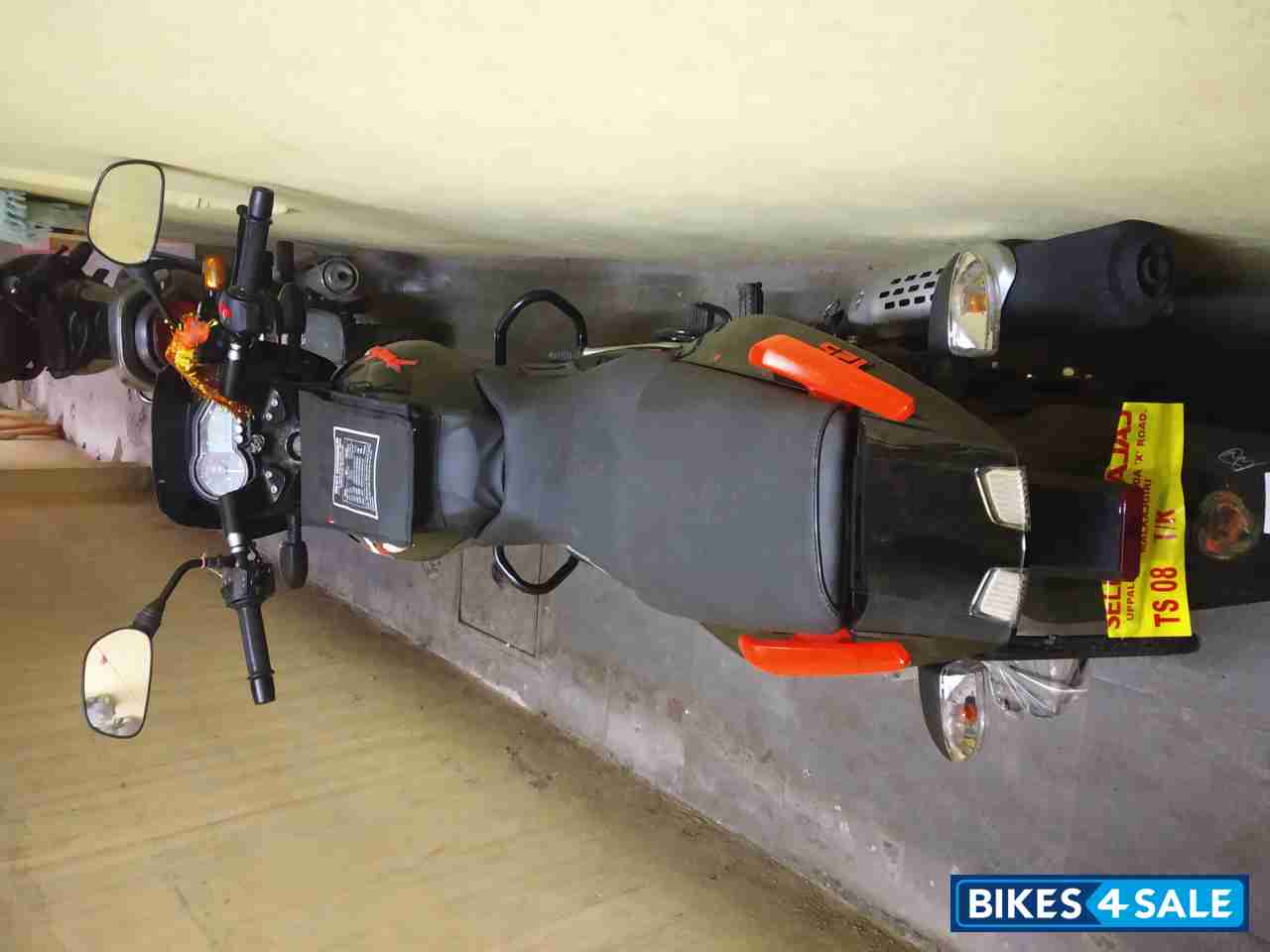 Bajaj Pulsar 125 Split Seat