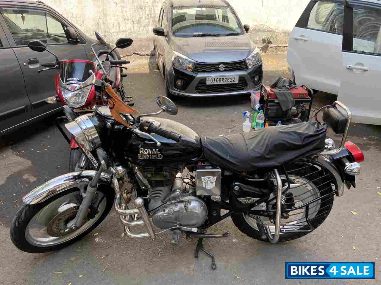 Black Royal Enfield Bullet 350 ES