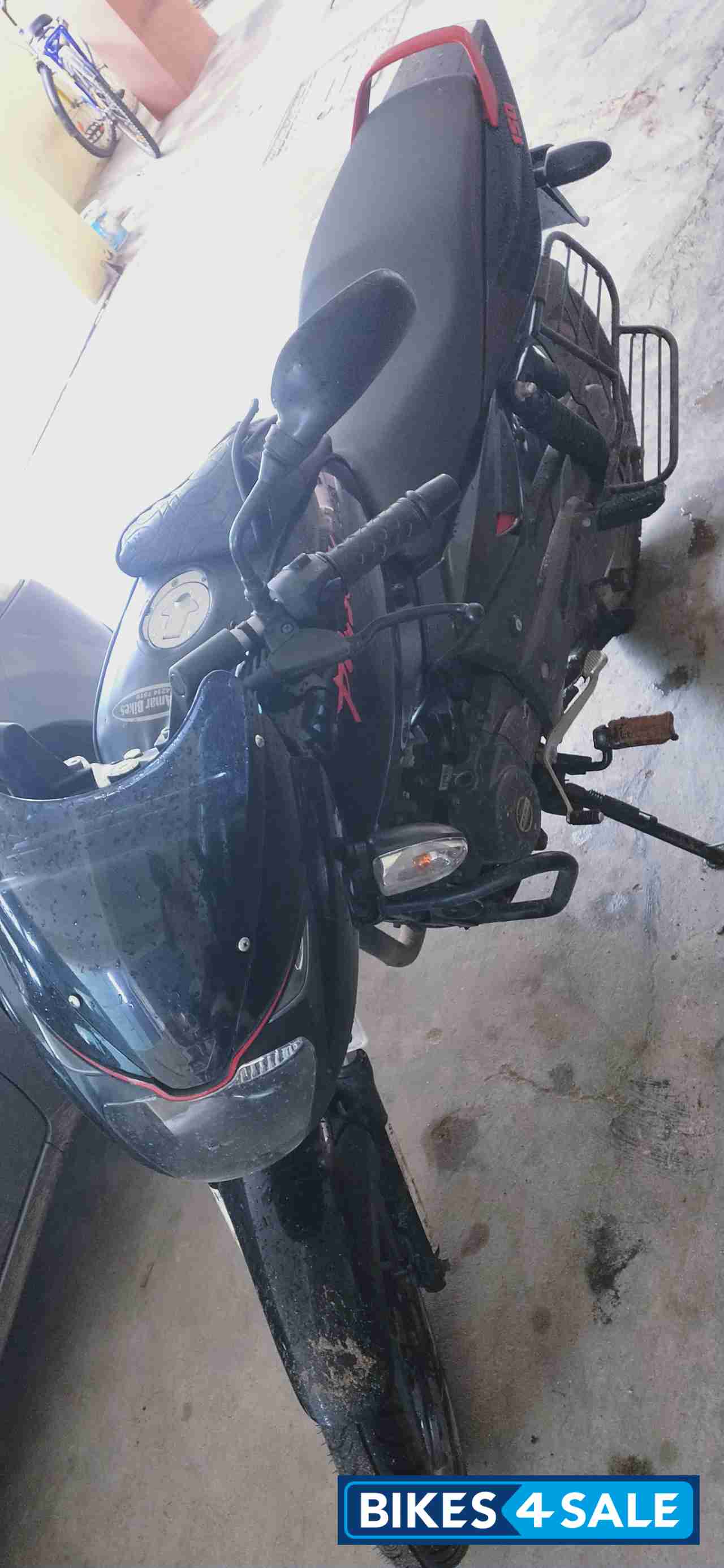 Bajaj Pulsar 150 Neon