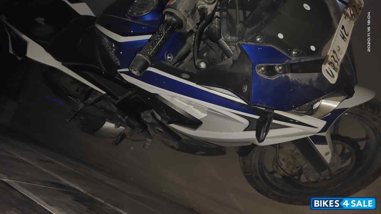 Bajaj Pulsar RS 200 ABS