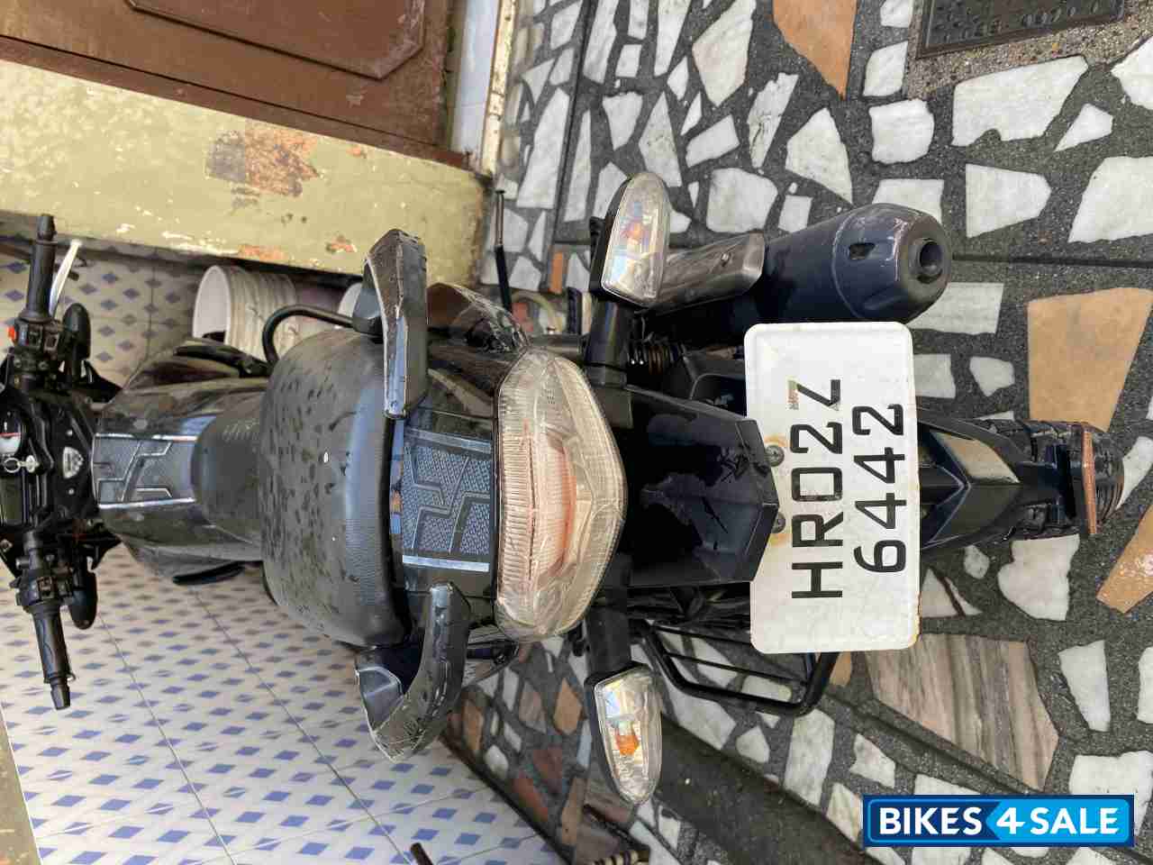 Black TVS Apache RTR 160