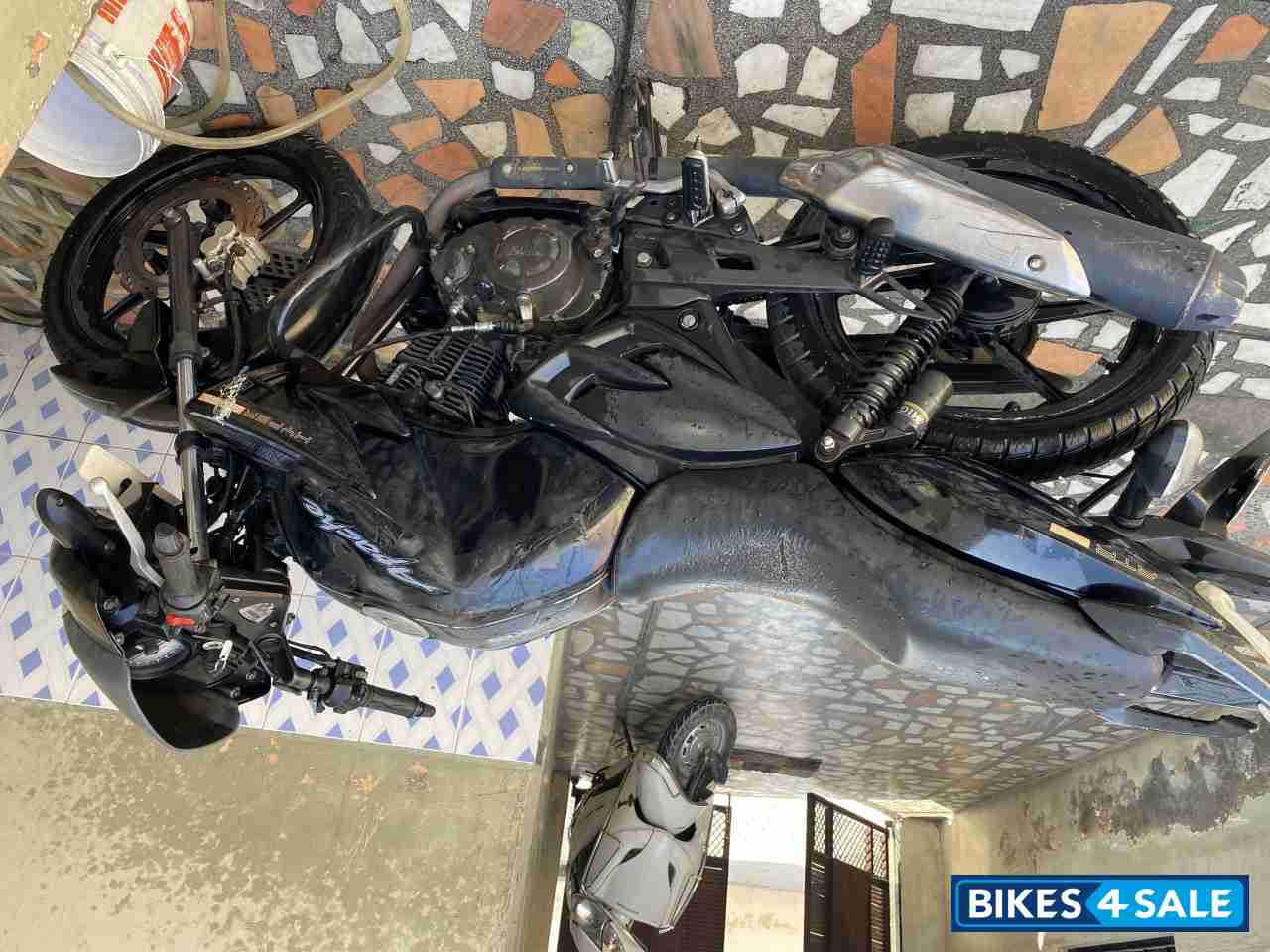 Black TVS Apache RTR 160