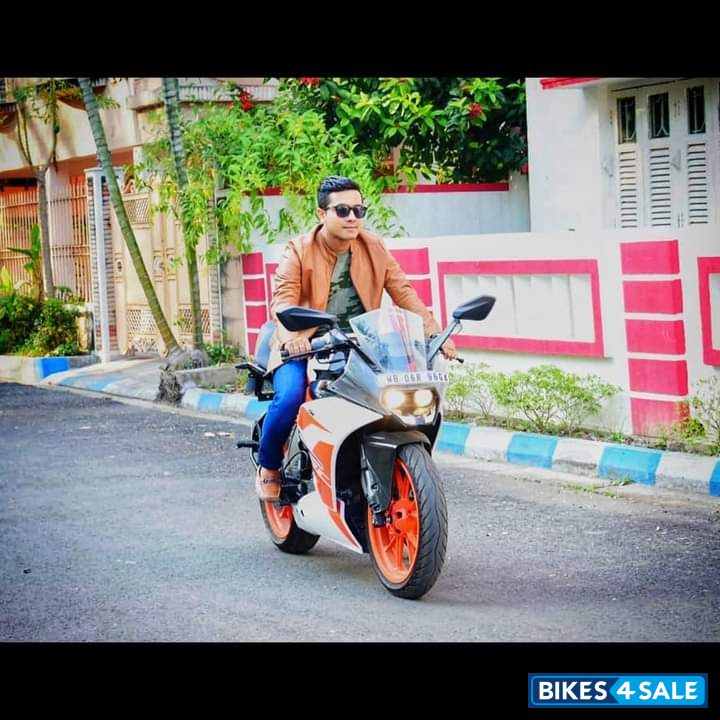 White & Orange KTM RC 200