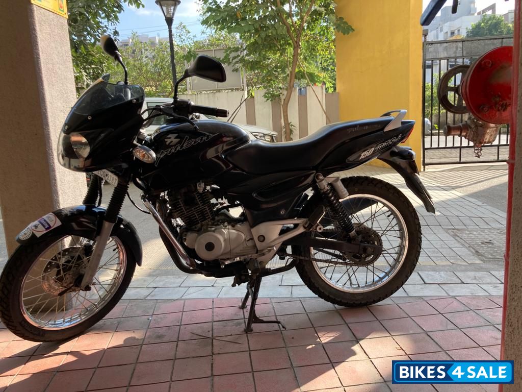 Black Bajaj Pulsar 150 DTSi