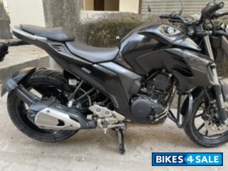 Black Yamaha FZ25