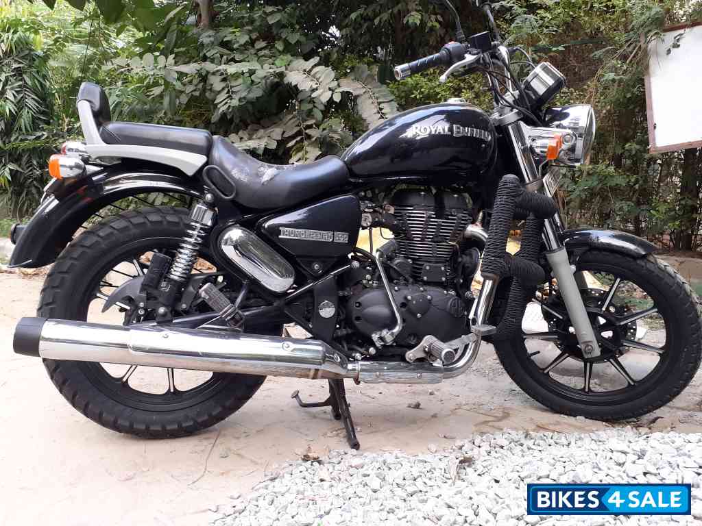 Black Royal Enfield Thunderbird 500