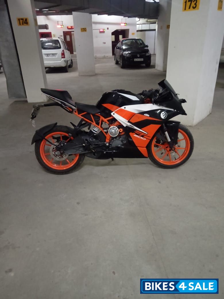 Orange Black KTM RC 200