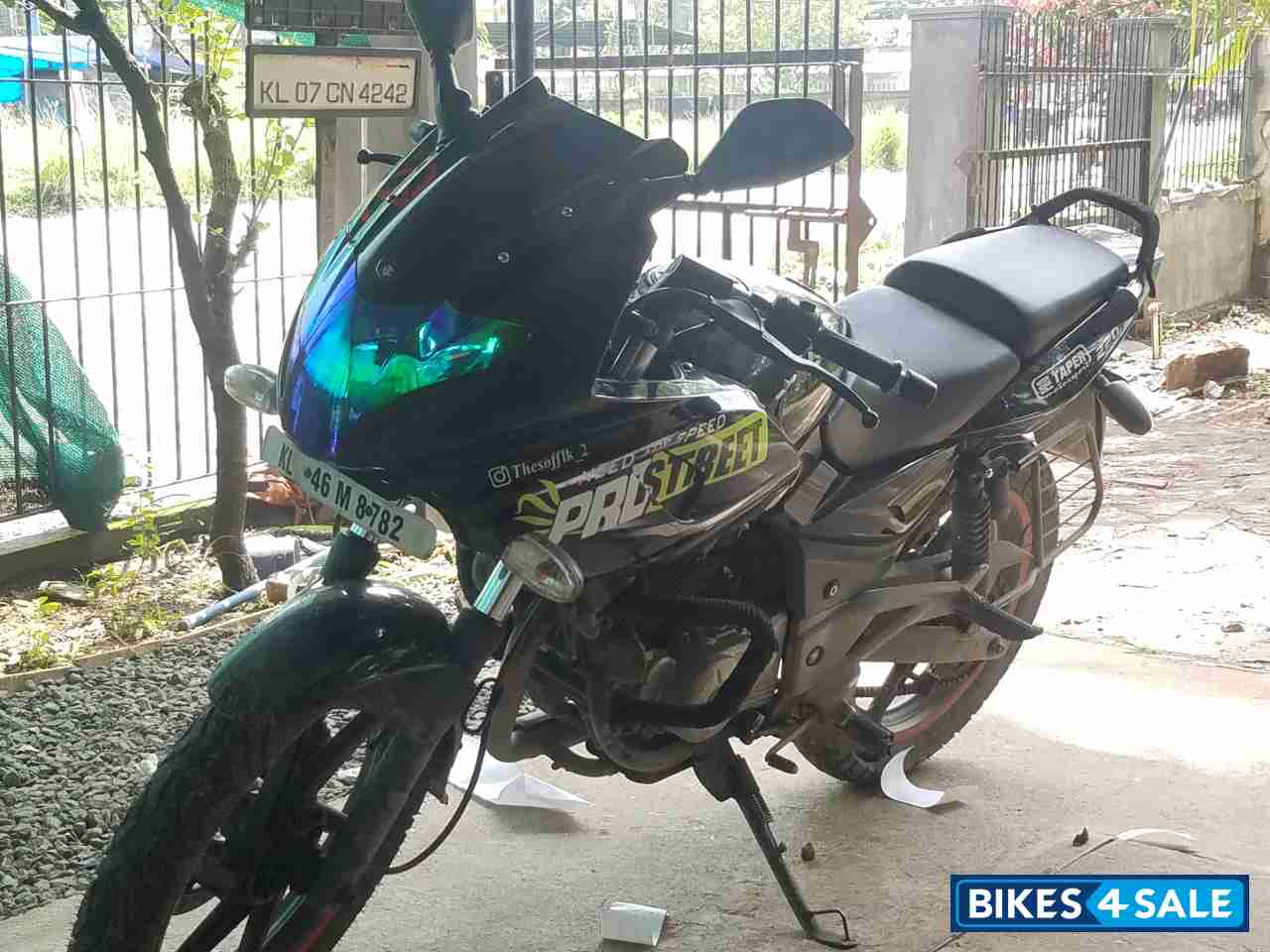 Bajaj Pulsar 220F