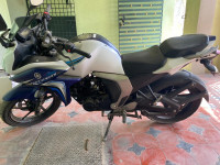 Blue/white Yamaha Fazer FI V2