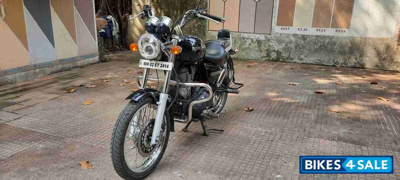Black Royal Enfield Thunderbird 500