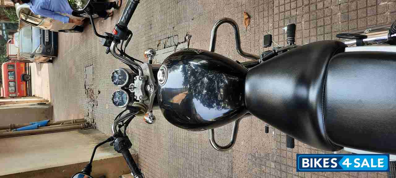 Black Royal Enfield Thunderbird 500