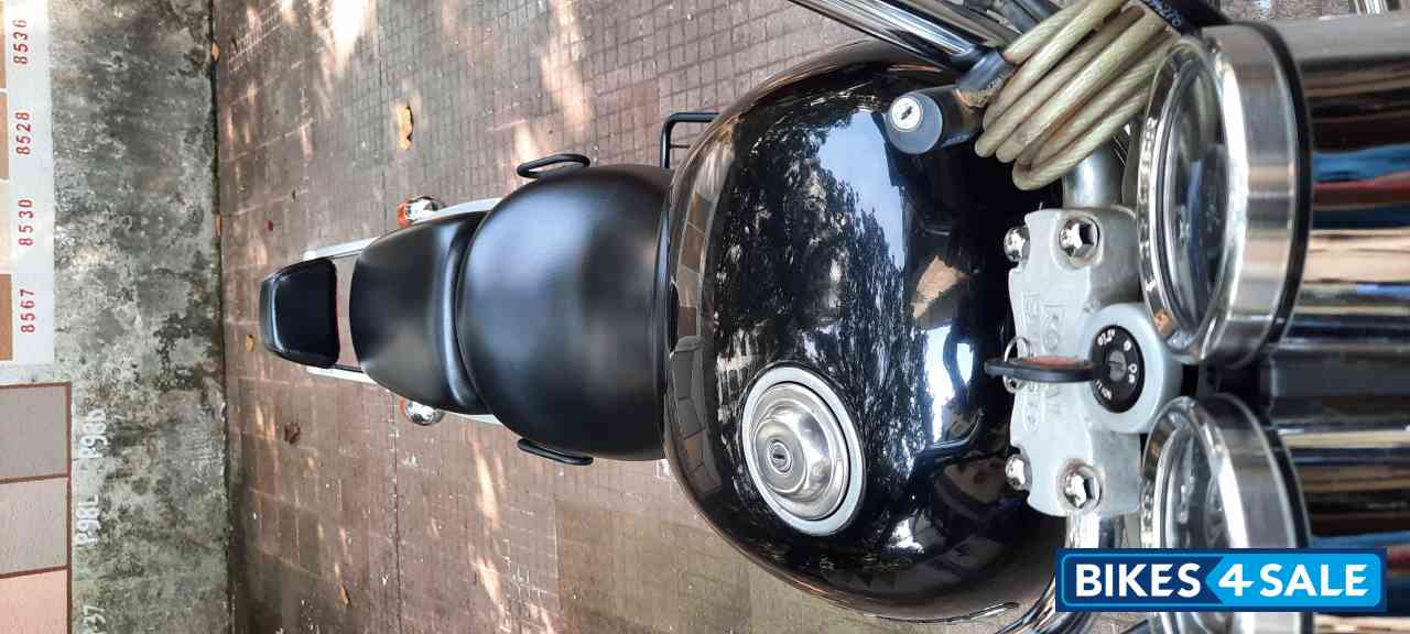 Black Royal Enfield Thunderbird 500