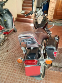 Black Bajaj Avenger 220 DTS-i