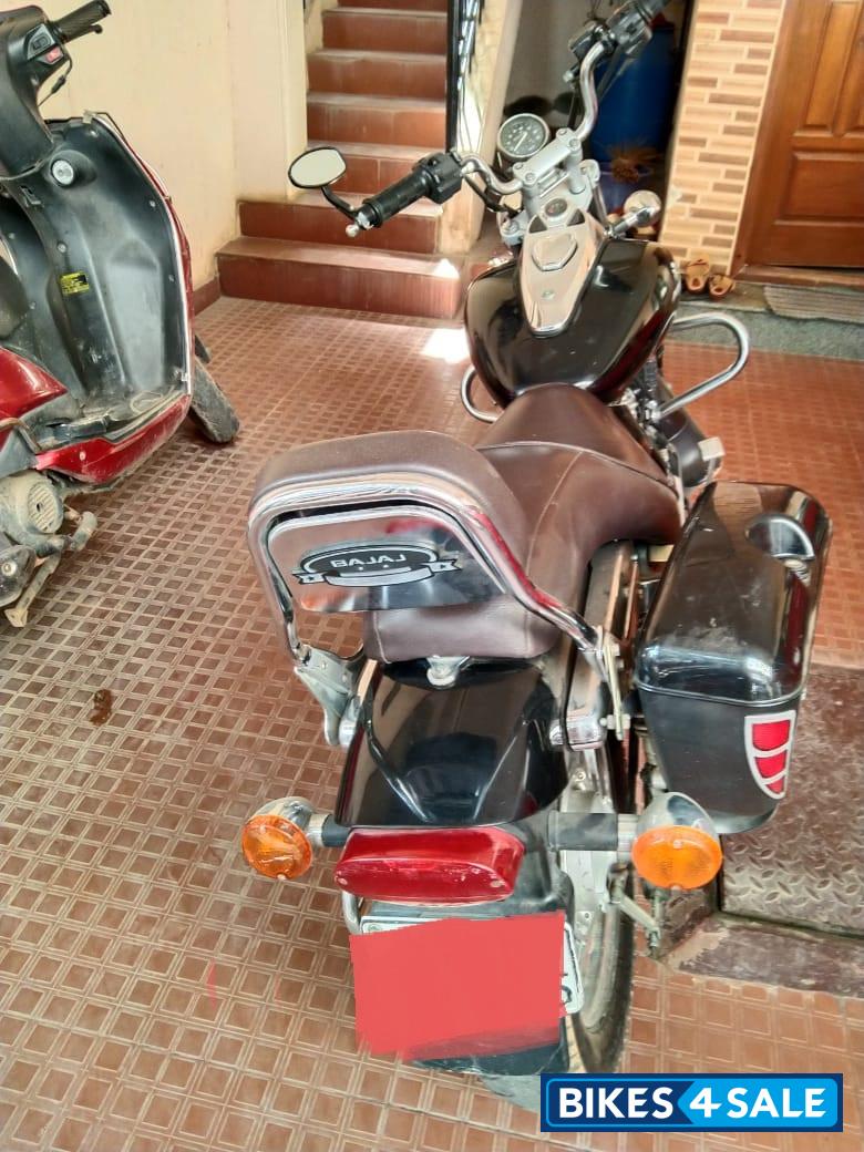 Black Bajaj Avenger 220 DTS-i