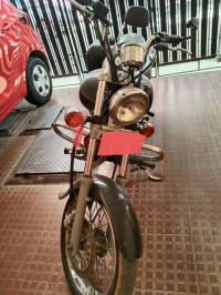 Black Bajaj Avenger 220 DTS-i