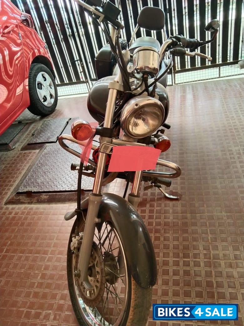 Black Bajaj Avenger 220 DTS-i Black Bajaj Avenger 220 DTS-i