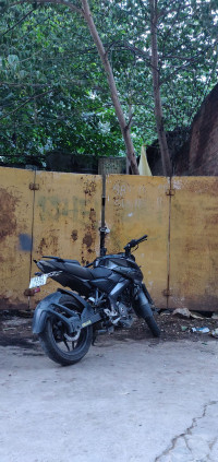 Sparkling Bajaj Pulsar 200 NS