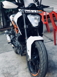 White KTM Duke 250