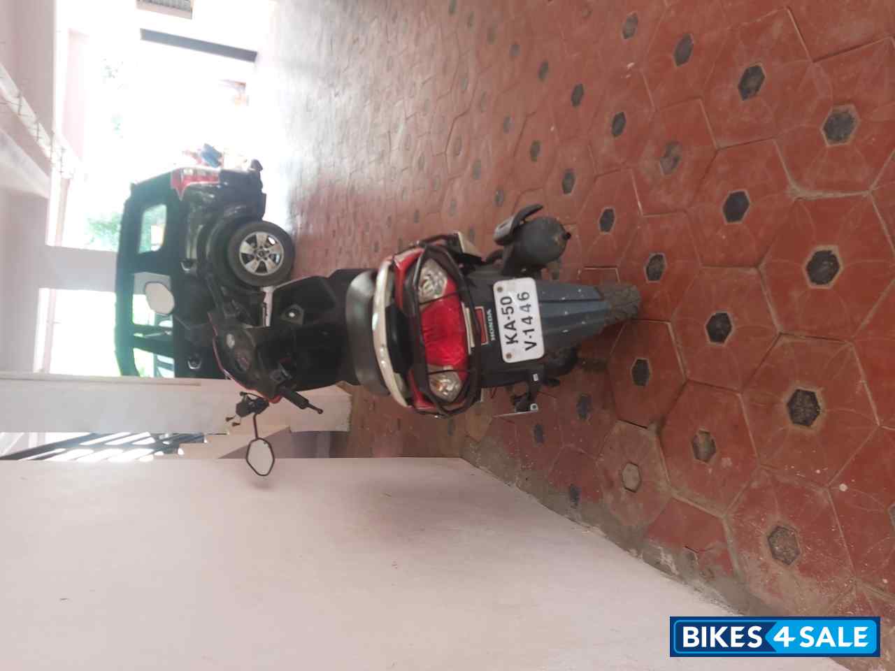 White And Red Colour Honda Dio White And Red Colour Honda Dio