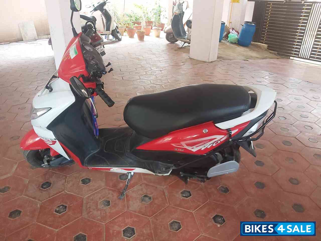 White And Red Colour Honda Dio White And Red Colour Honda Dio