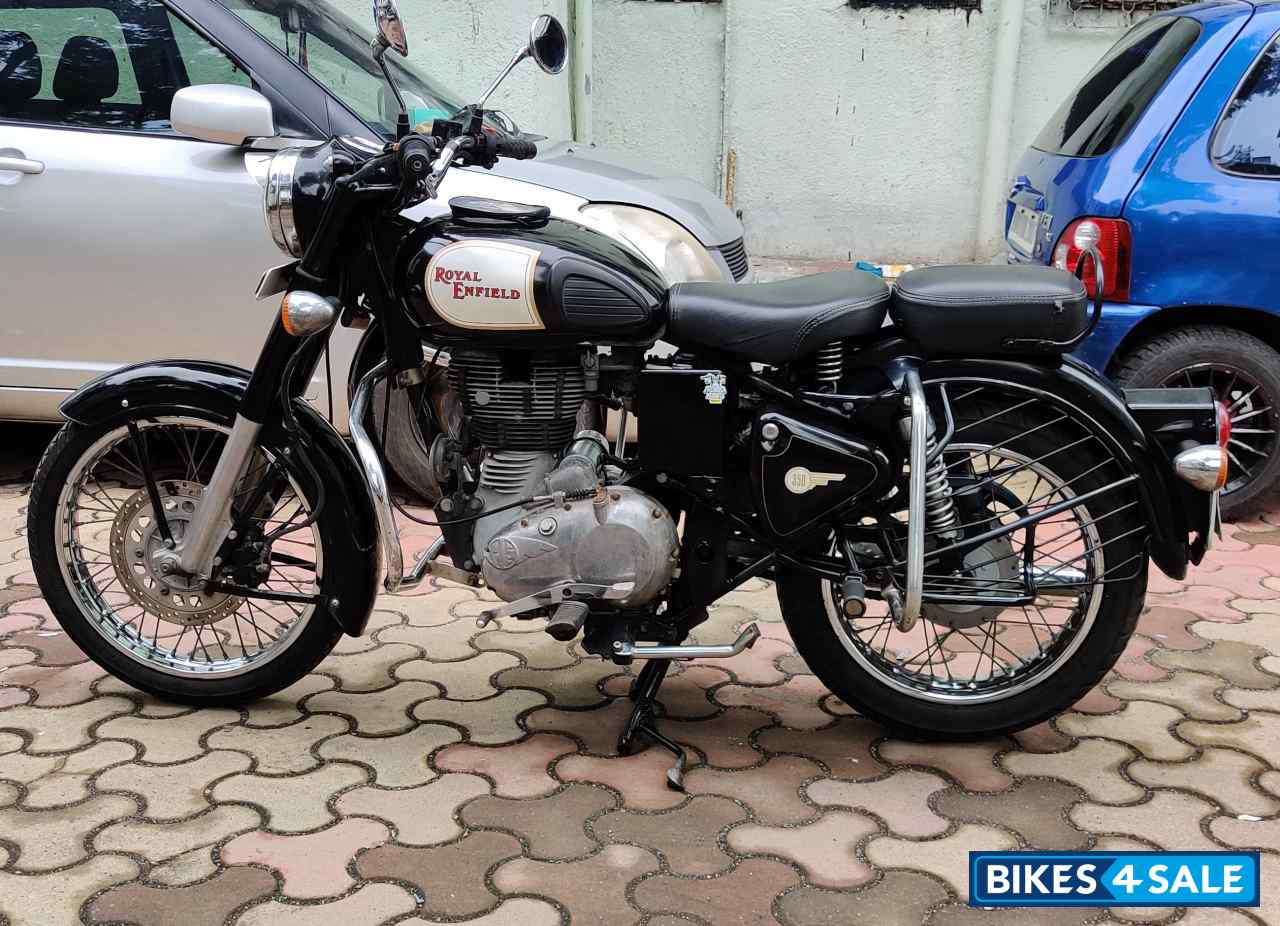 Black Royal Enfield Classic 350