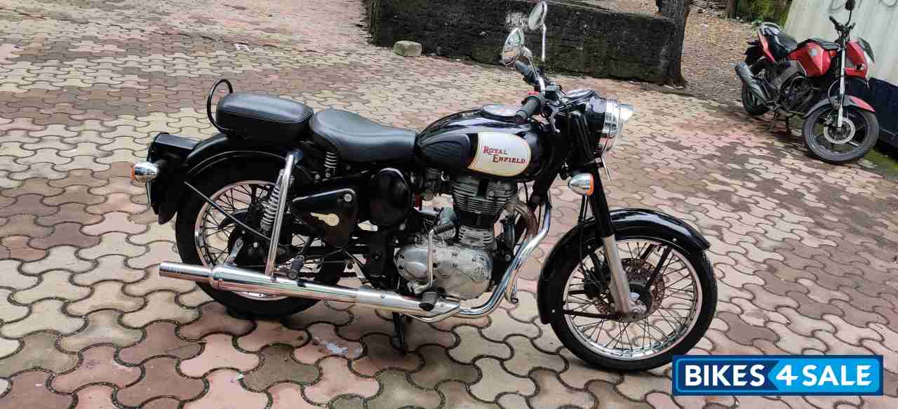 Black Royal Enfield Classic 350